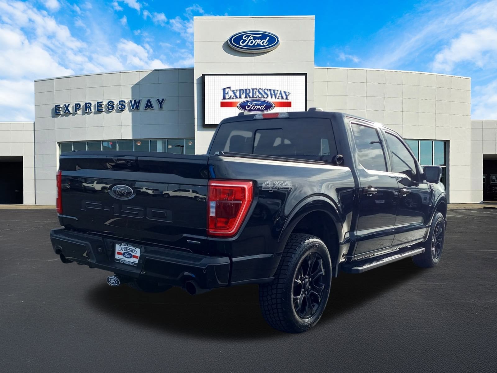 2023 Ford F-150 XLT 4WD SuperCrew 5.5' Box