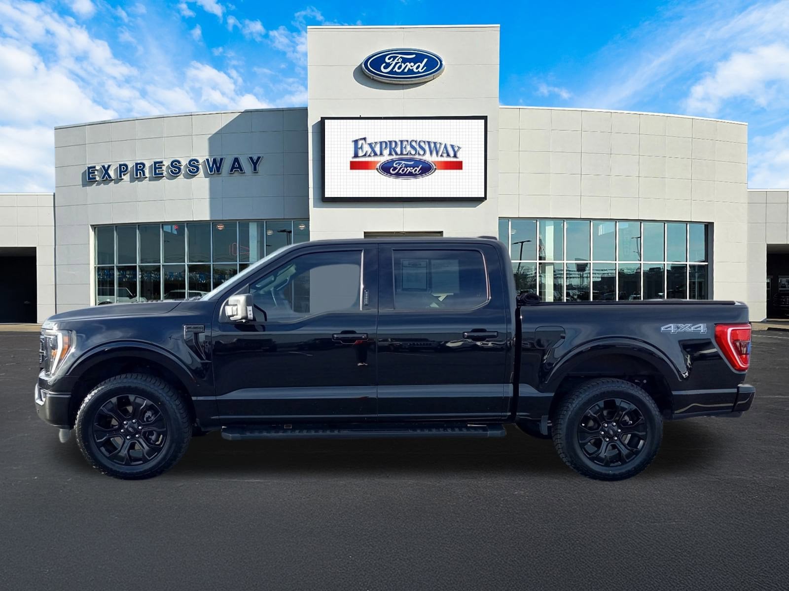 2023 Ford F-150 XLT 4WD SuperCrew 5.5' Box