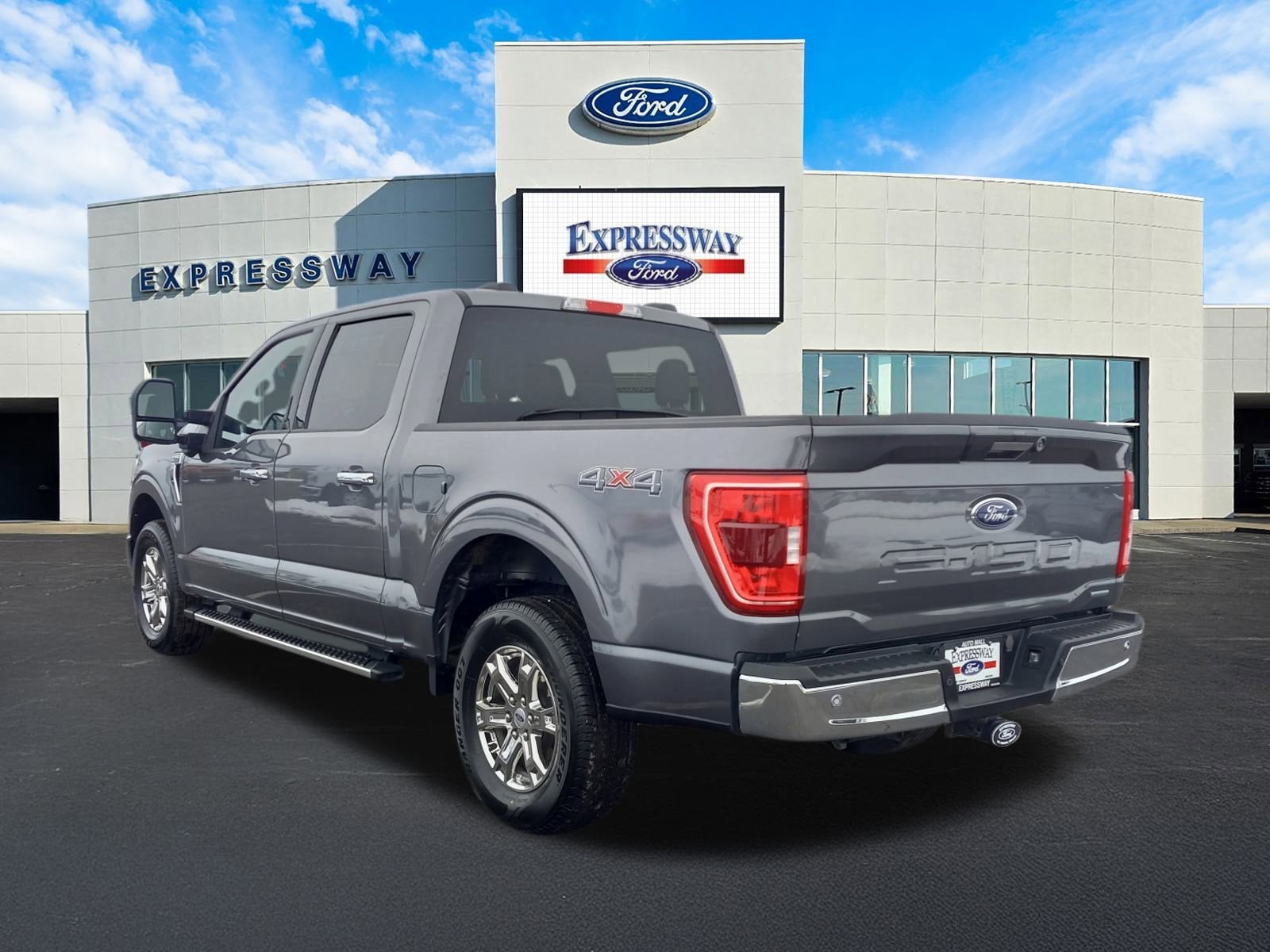 2023 Ford F-150 XLT 4WD SuperCrew 5.5' Box