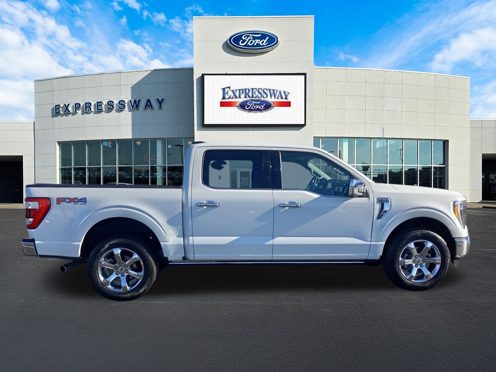 2023 Ford F-150 LARIAT 4WD SuperCrew 5.5' Box