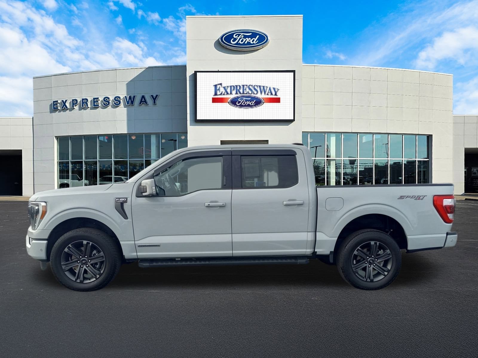 2023 Ford F-150 LARIAT 4WD SuperCrew 5.5' Box