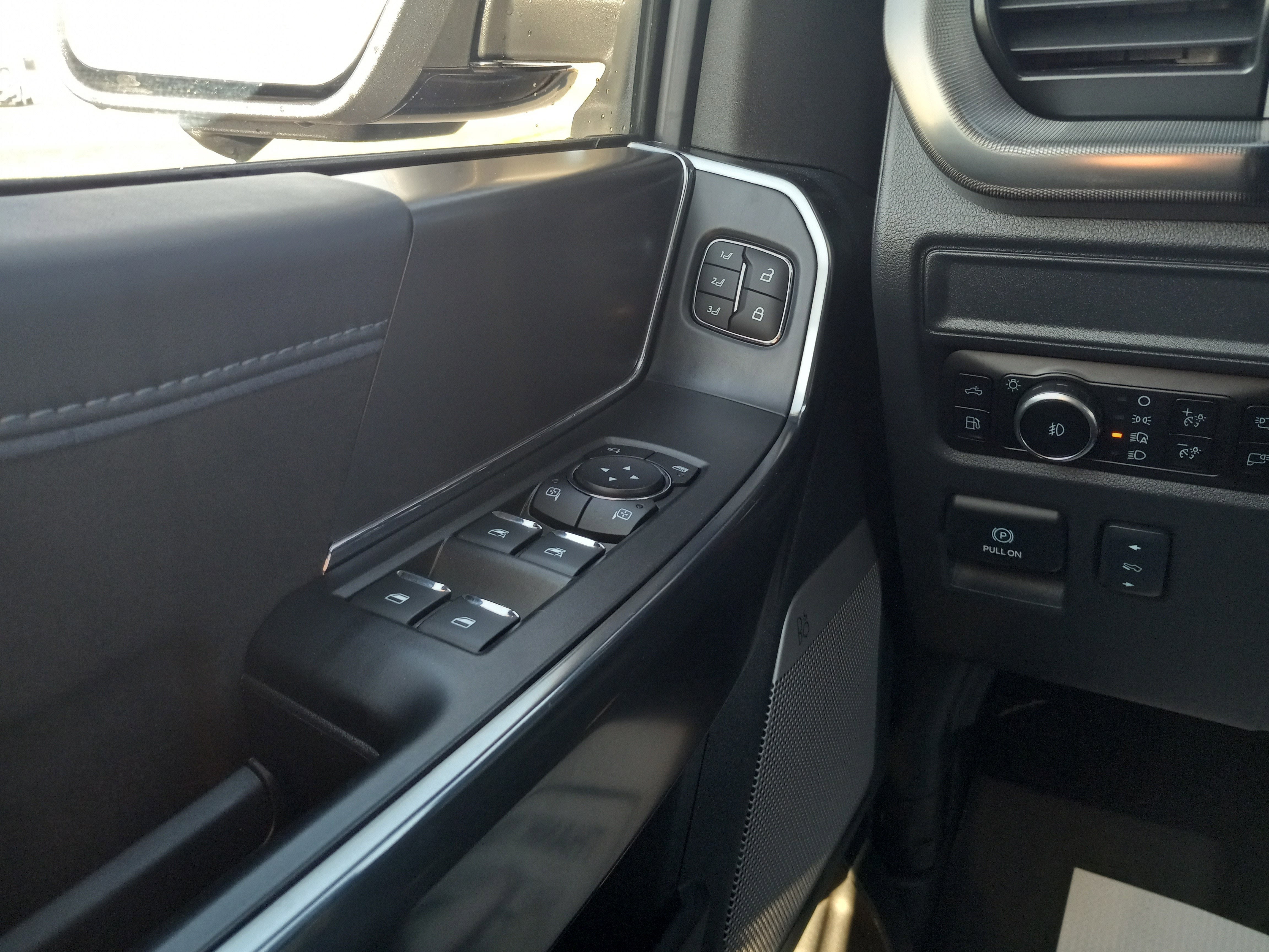 2025 Ford F-150 Platinum 4WD SuperCrew 5.5' Box