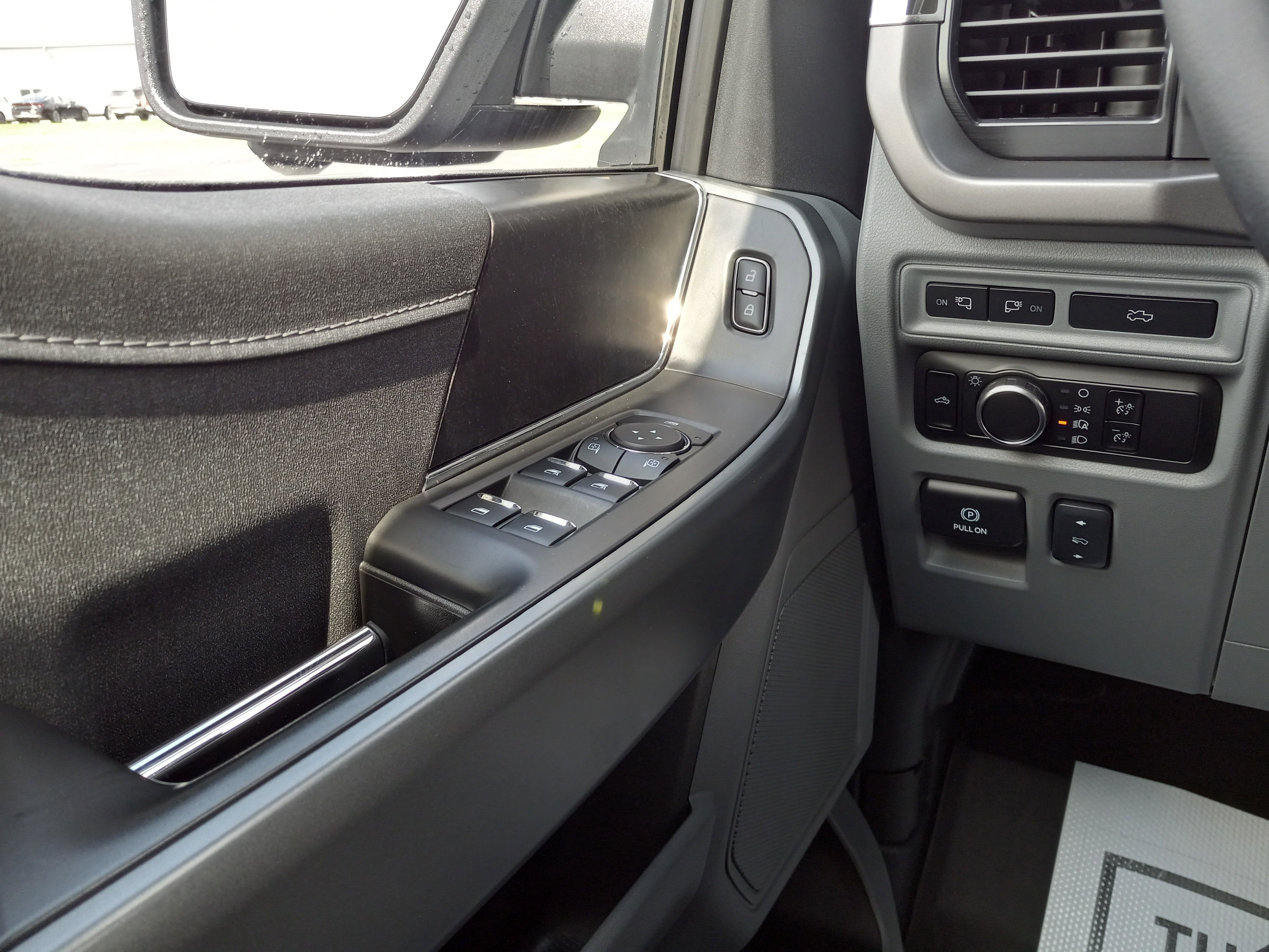 2024 Ford F-150 Lightning XLT 4WD SuperCrew 5.5' Box