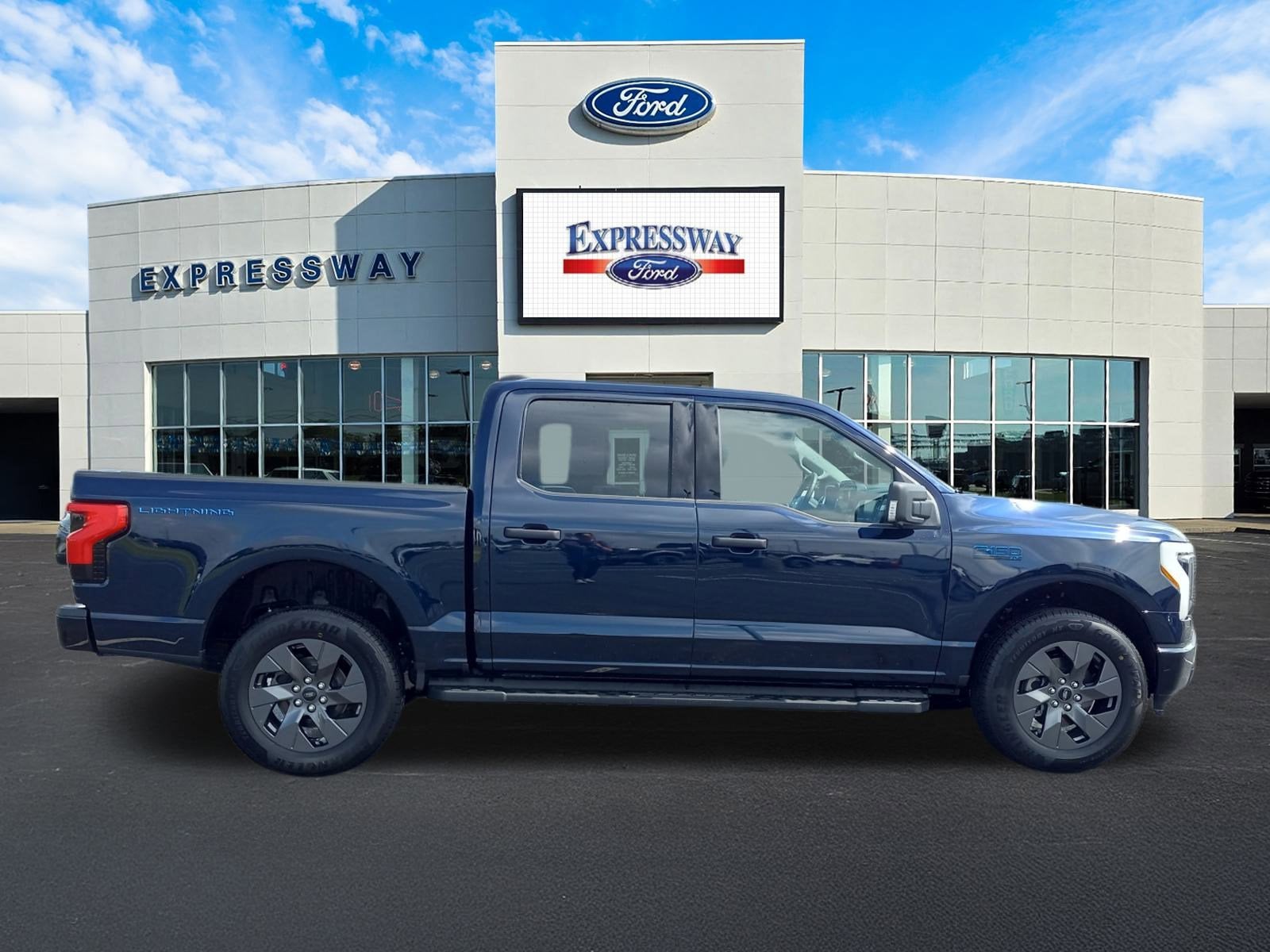 2024 Ford F-150 Lightning XLT 4WD SuperCrew 5.5' Box