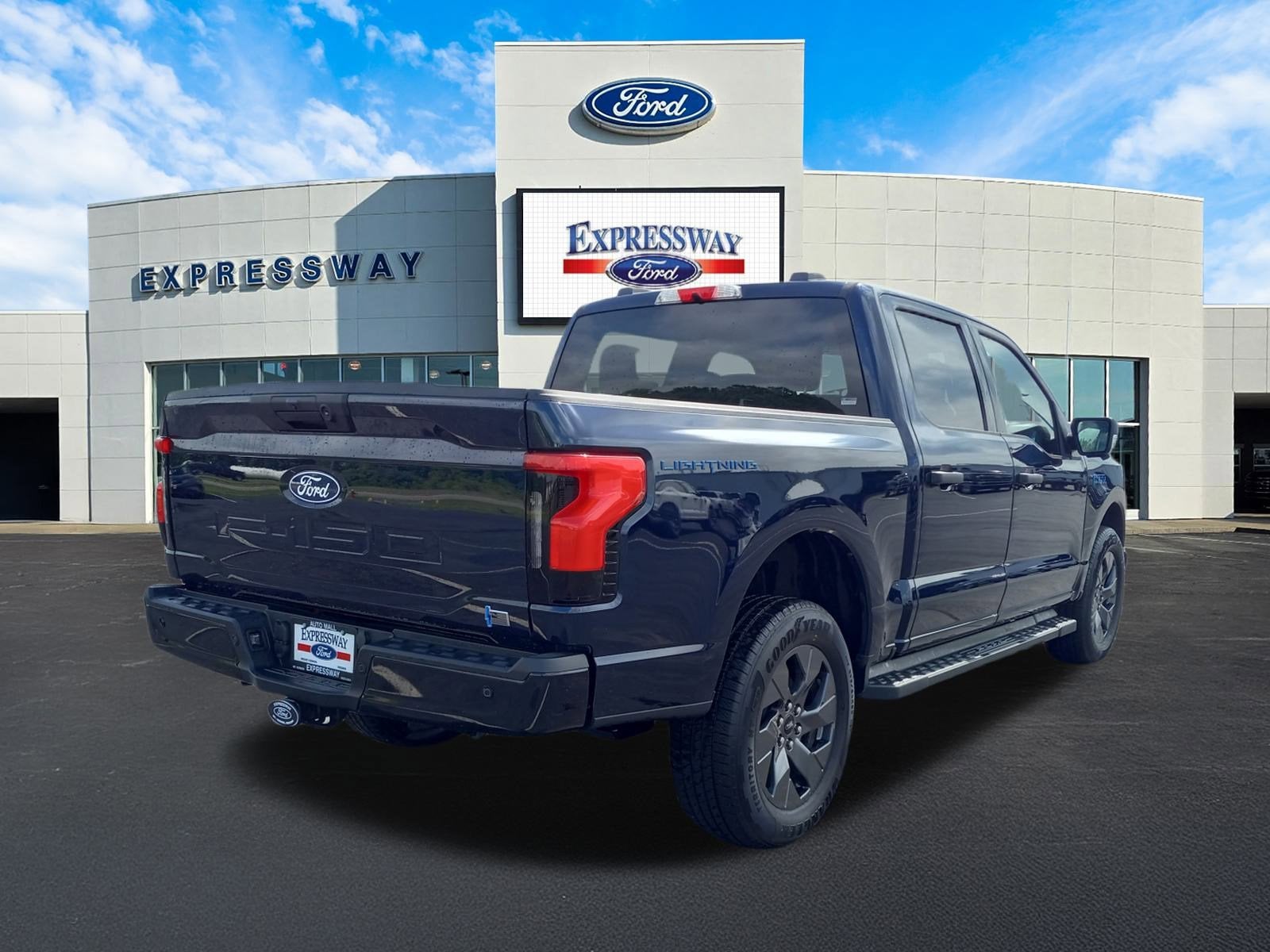 2024 Ford F-150 Lightning XLT 4WD SuperCrew 5.5' Box