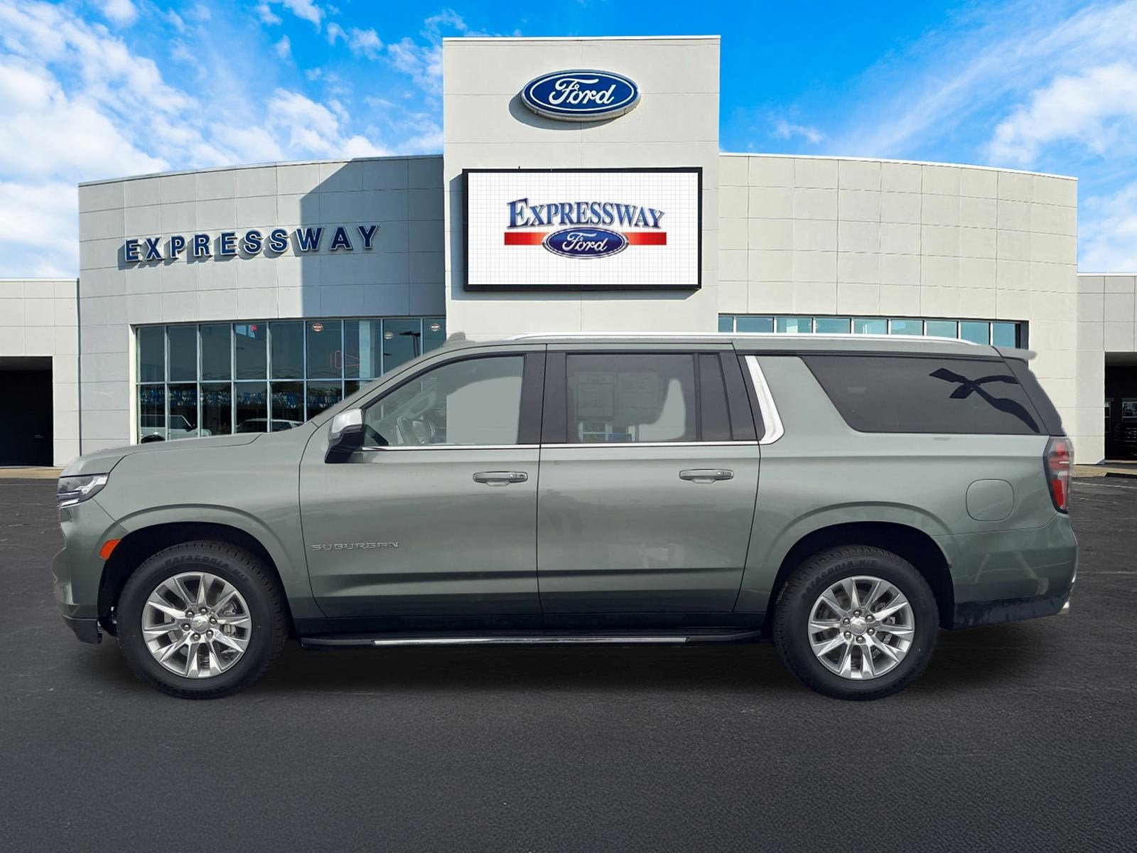 2023 Chevrolet Suburban Premier