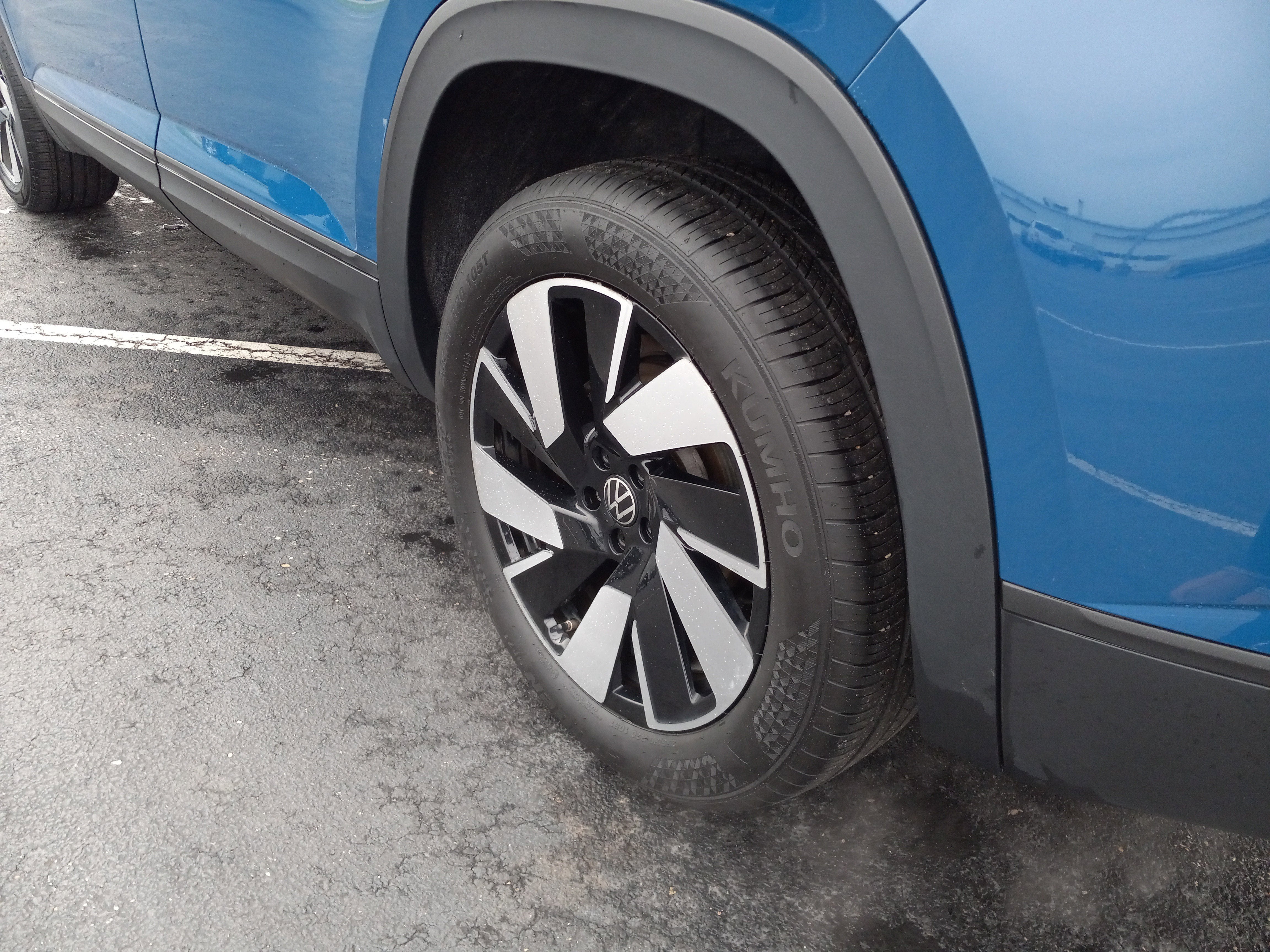 2025 Volkswagen Atlas Cross Sport 2.0T SE w/Technology