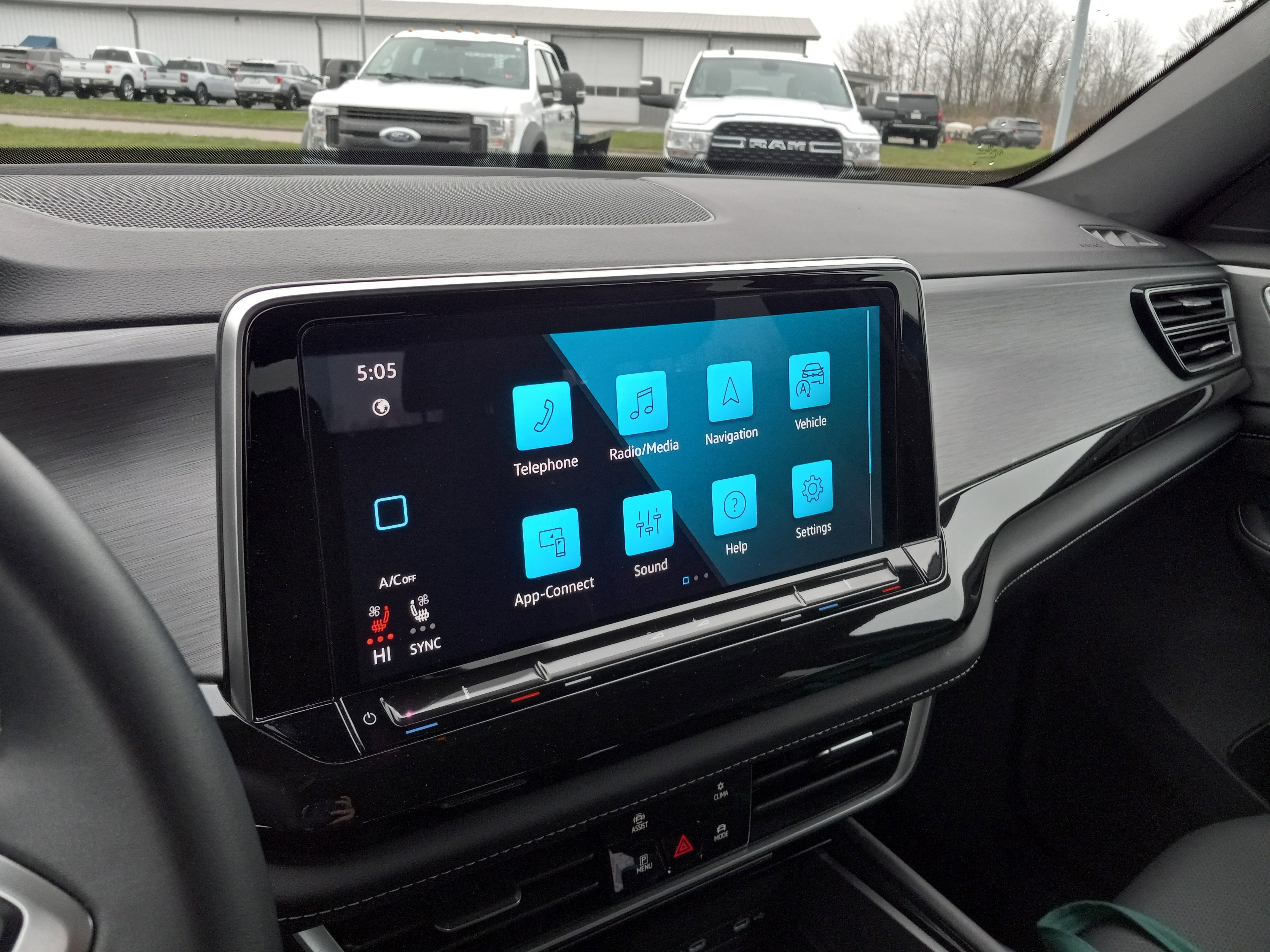 2025 Volkswagen Atlas Cross Sport 2.0T SE w/Technology