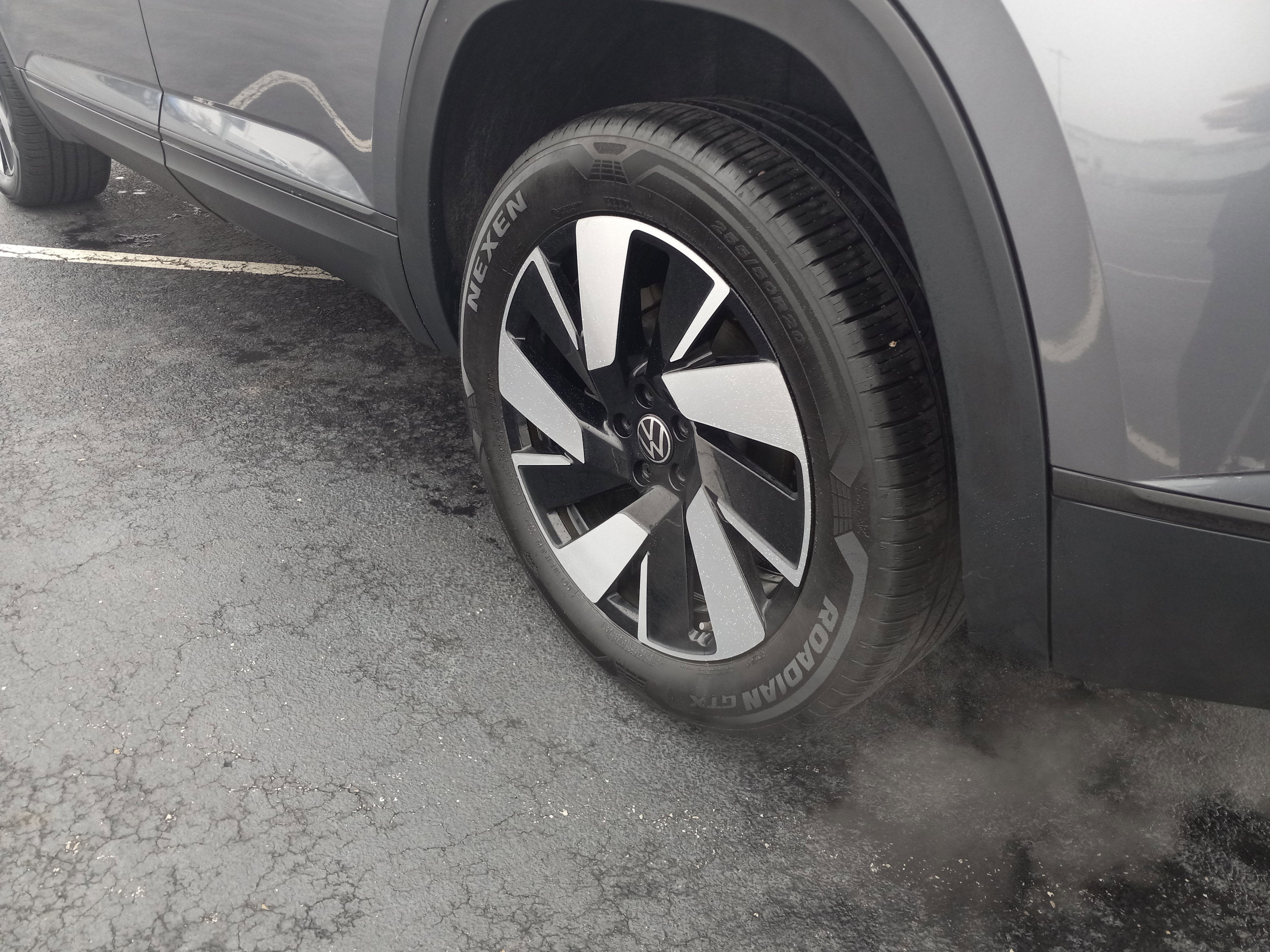 2025 Volkswagen Atlas Cross Sport 2.0T SE w/Technology