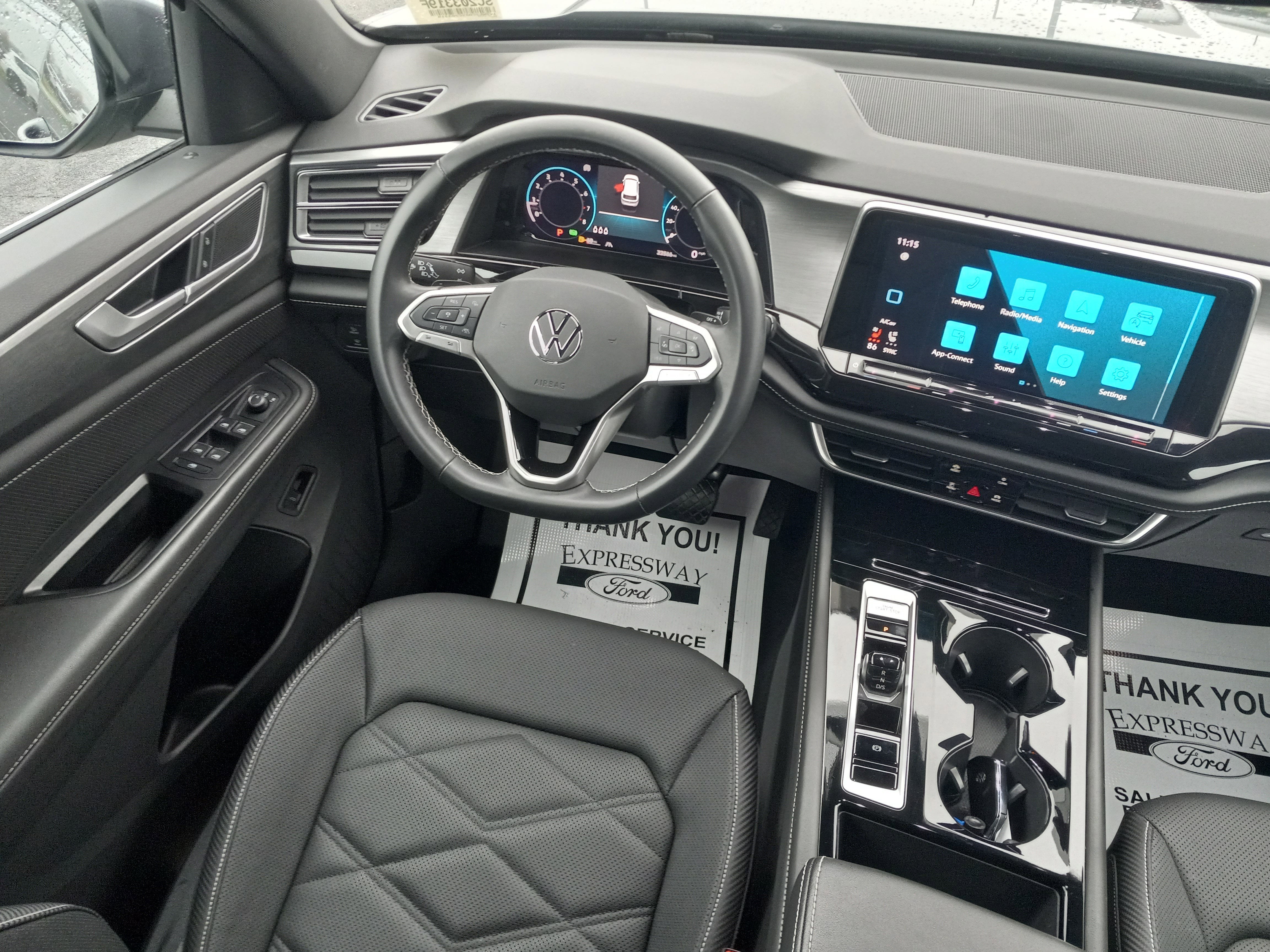 2025 Volkswagen Atlas Cross Sport 2.0T SE w/Technology