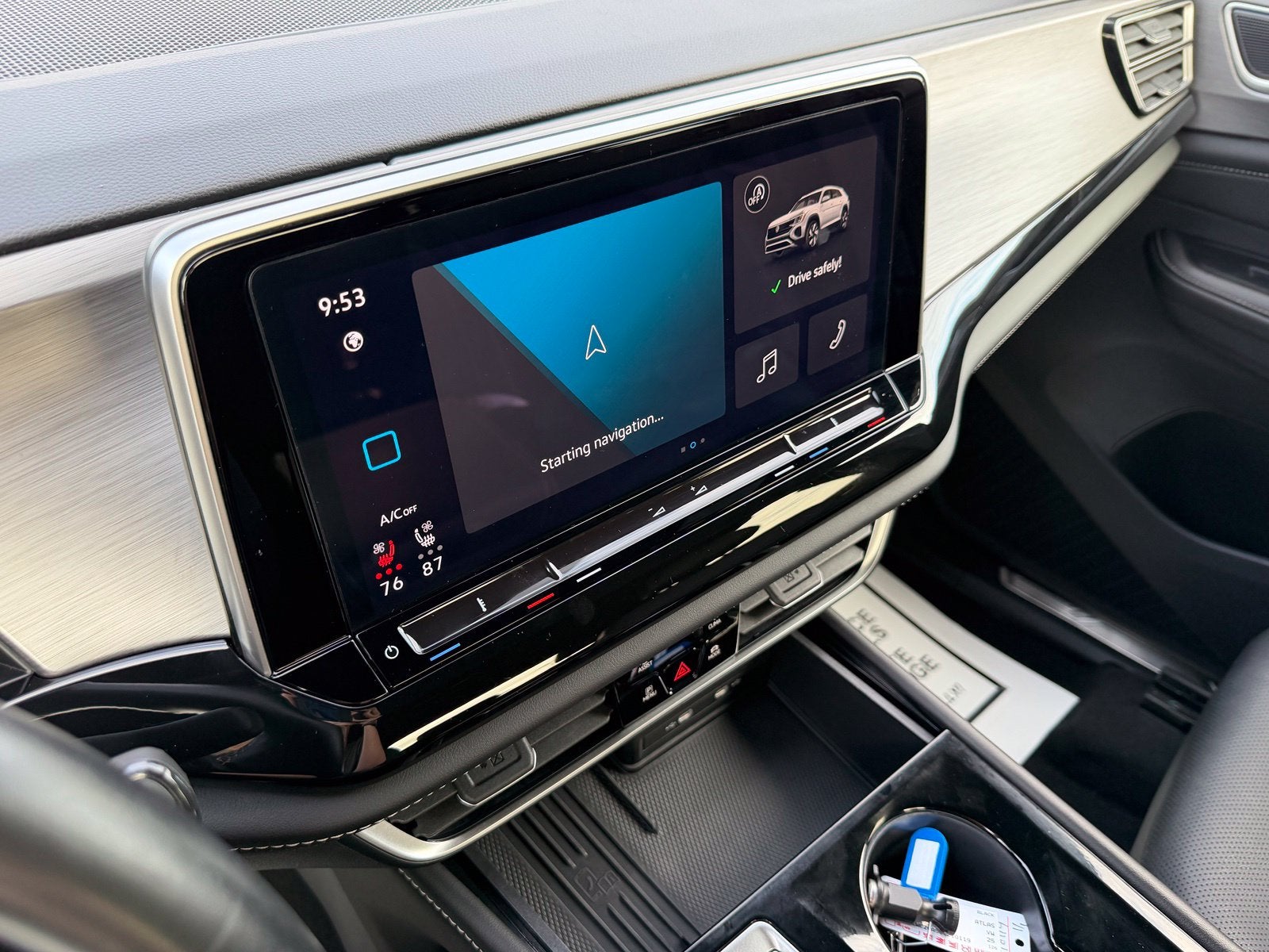 2025 Volkswagen Atlas Cross Sport 2.0T SE w/Technology
