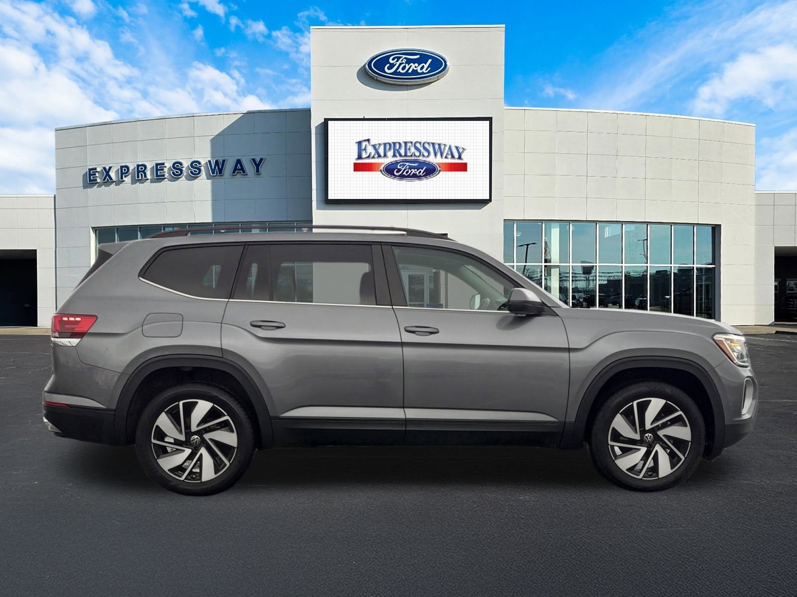 2025 Volkswagen Atlas 2.0T SE w/Technology