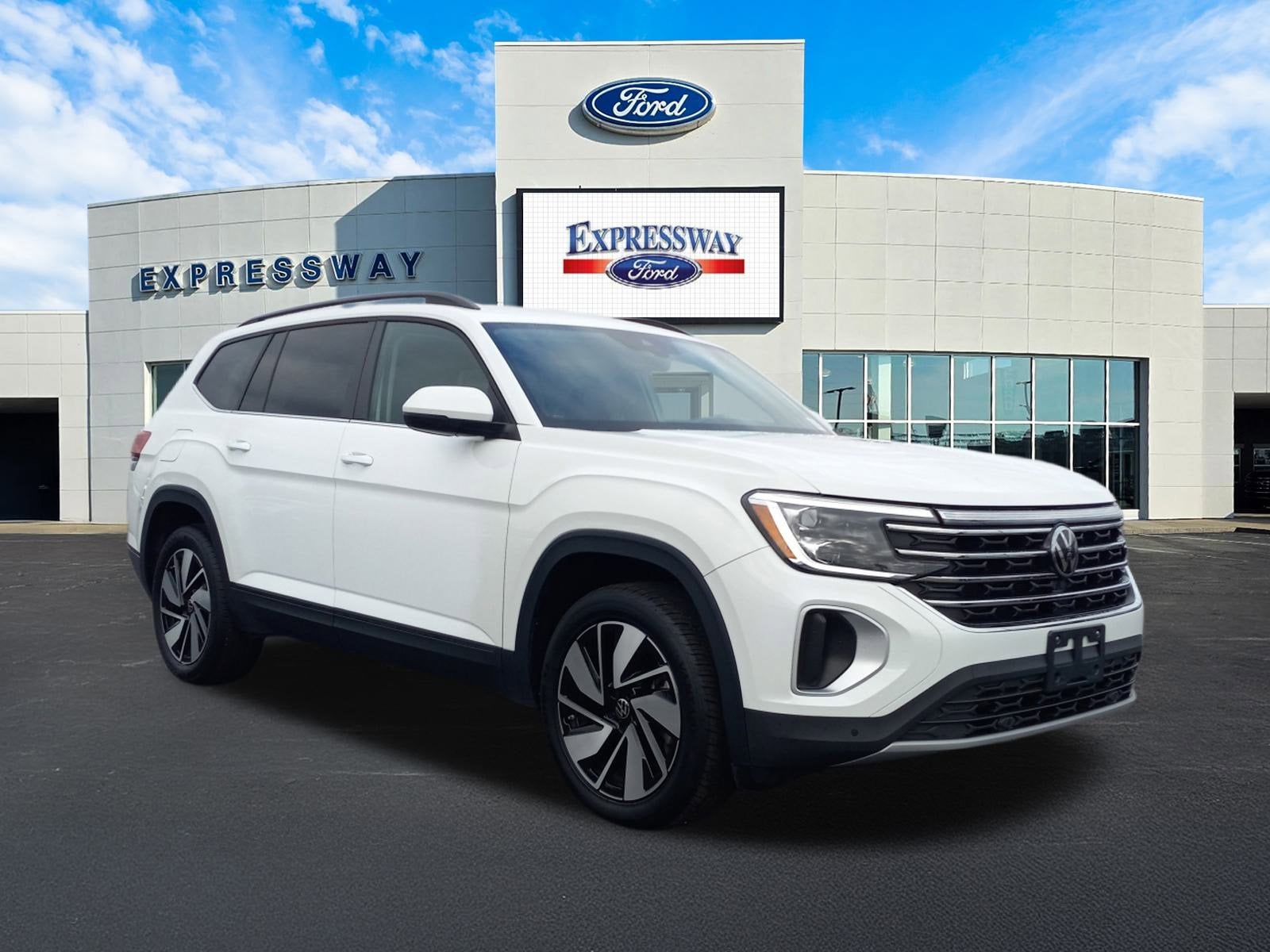 2025 Volkswagen Atlas 2.0T SE w/Technology