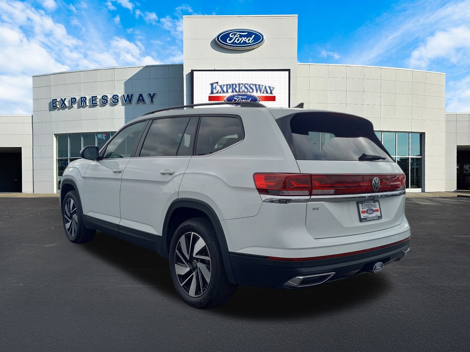 2025 Volkswagen Atlas 2.0T SE w/Technology