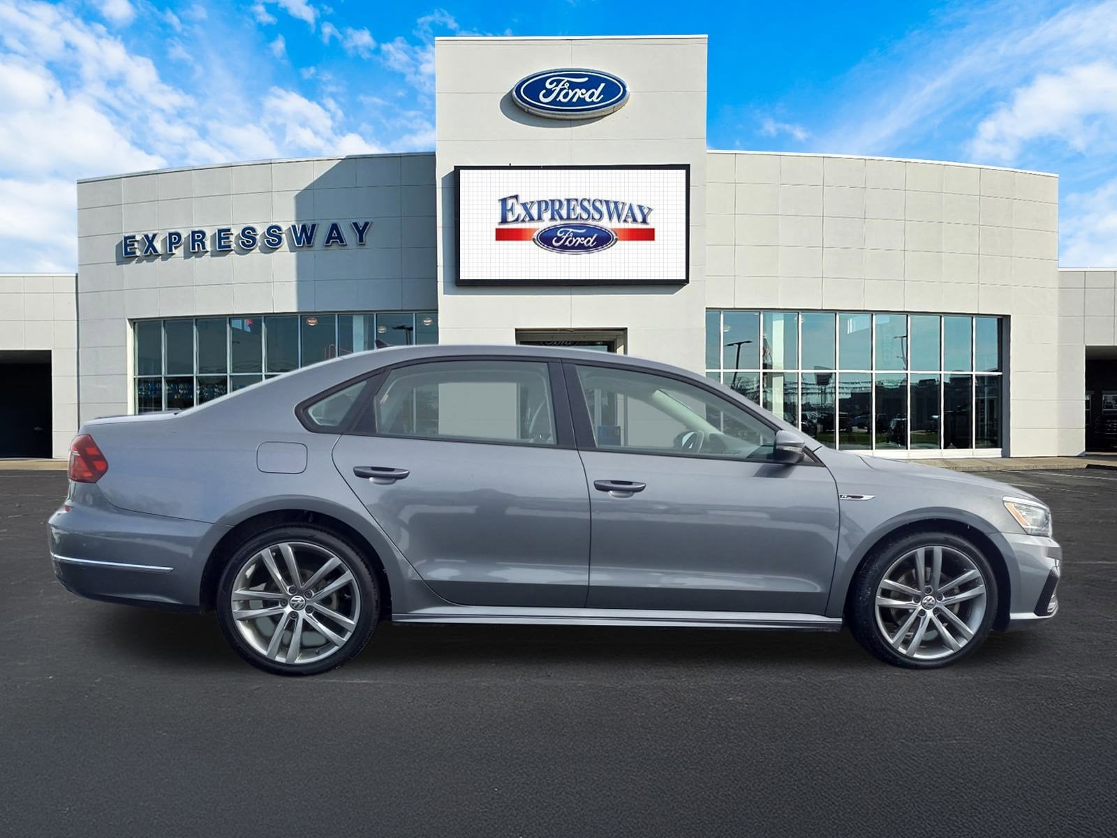 2018 Volkswagen Passat 2.0T R-Line