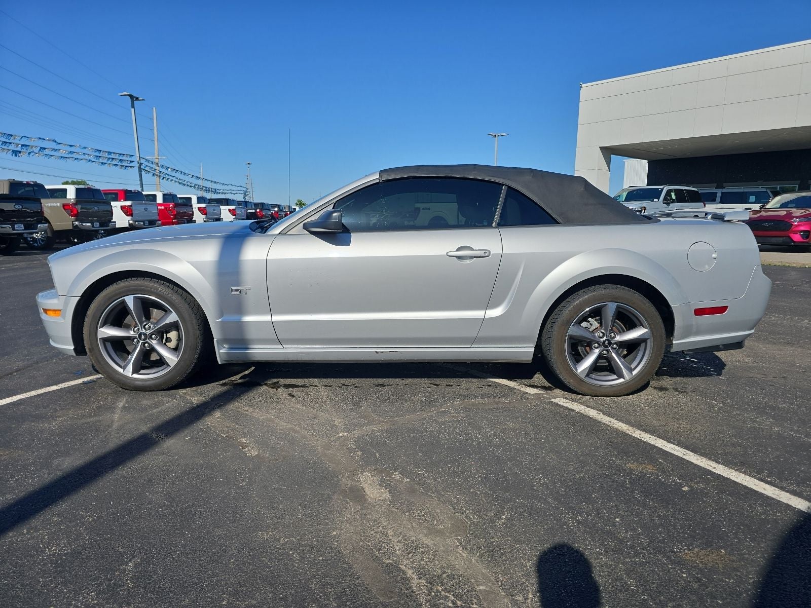 2005 Ford Mustang GT Deluxe
