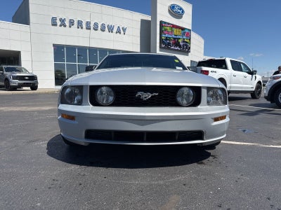 2005 Ford Mustang GT Deluxe