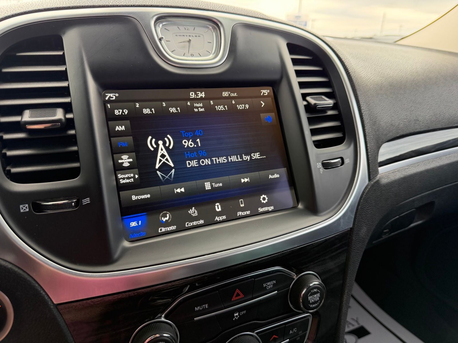 2018 Chrysler 300 Base