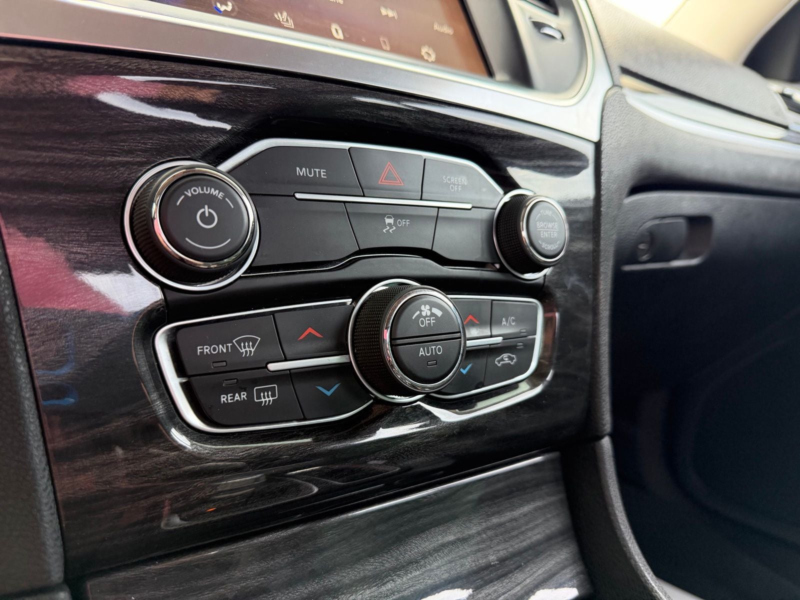 2018 Chrysler 300 Base