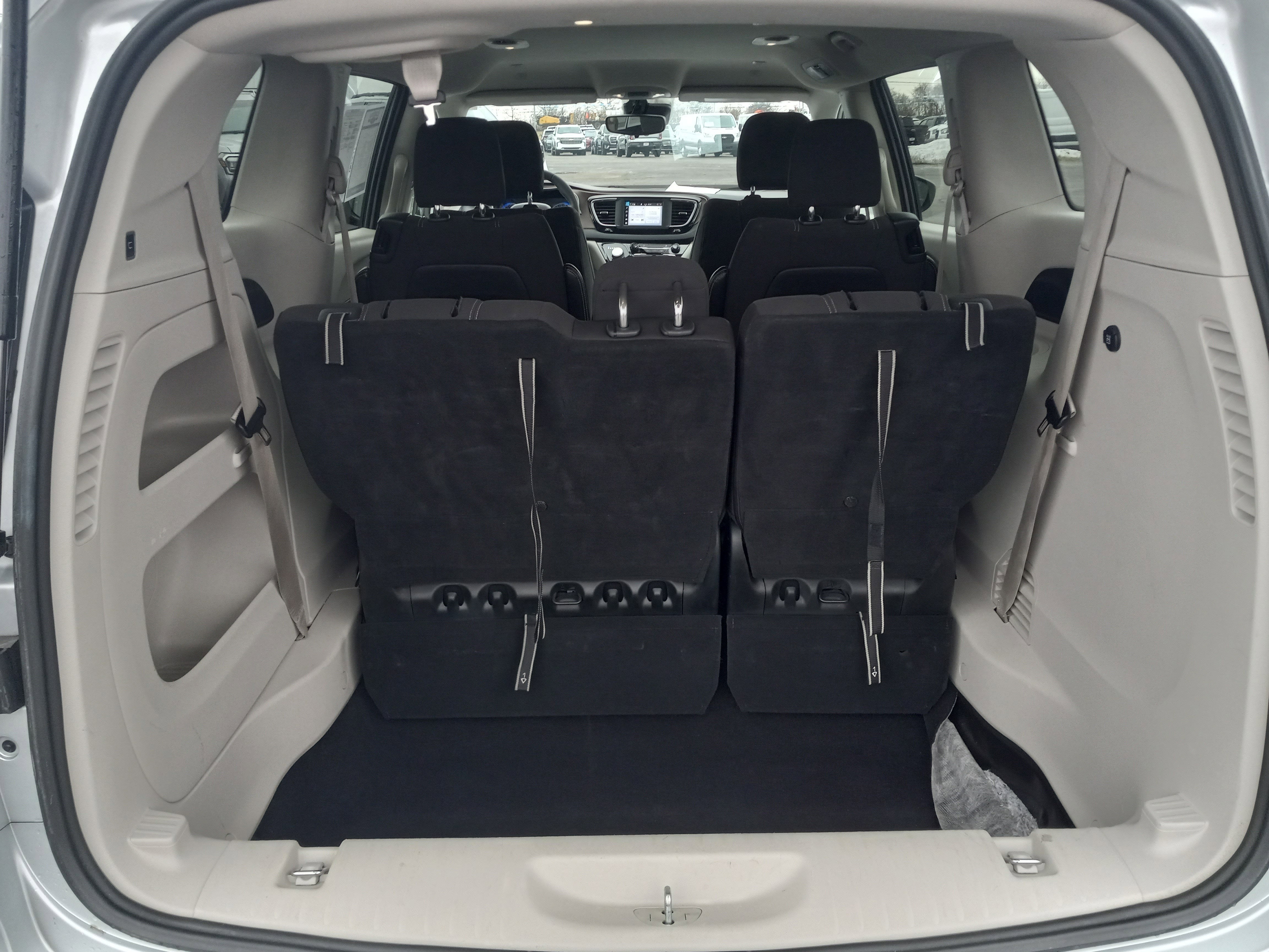 2023 Chrysler Voyager LX