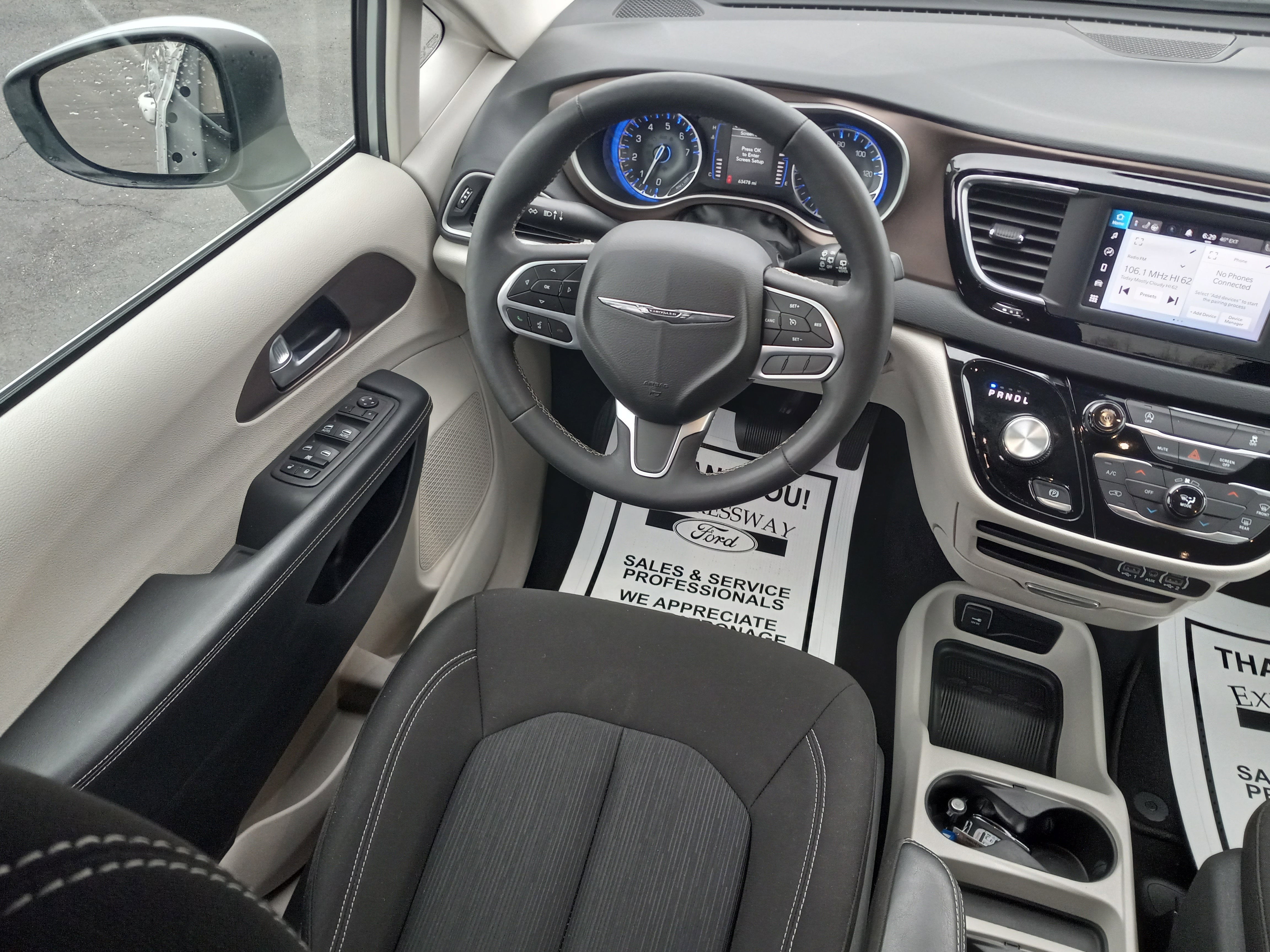 2023 Chrysler Voyager LX