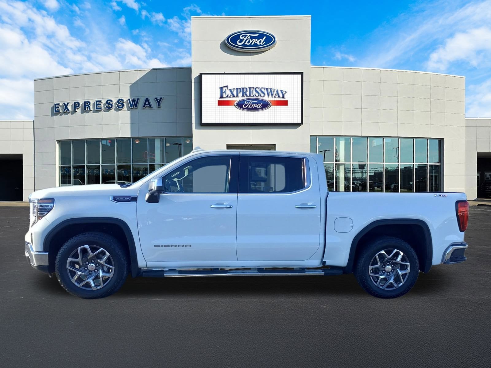 2025 GMC Sierra 1500 SLT