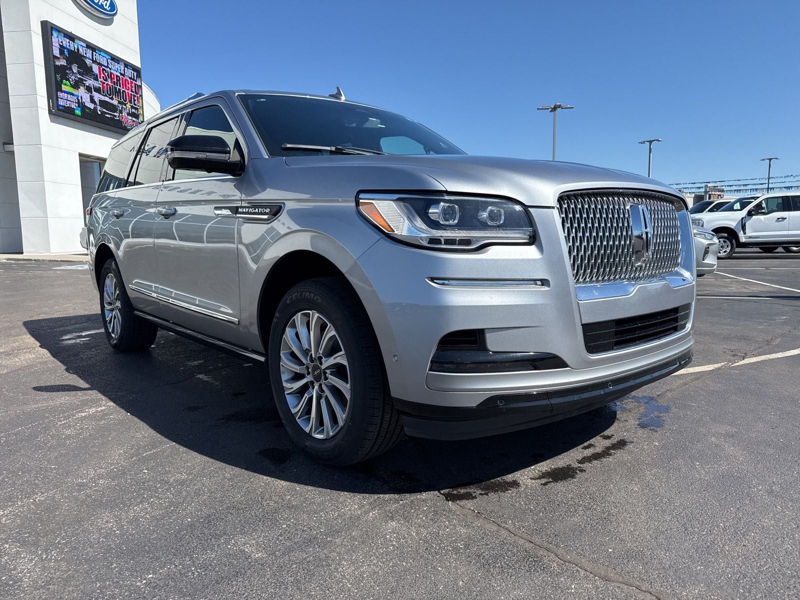 2023 Lincoln Navigator Standard
