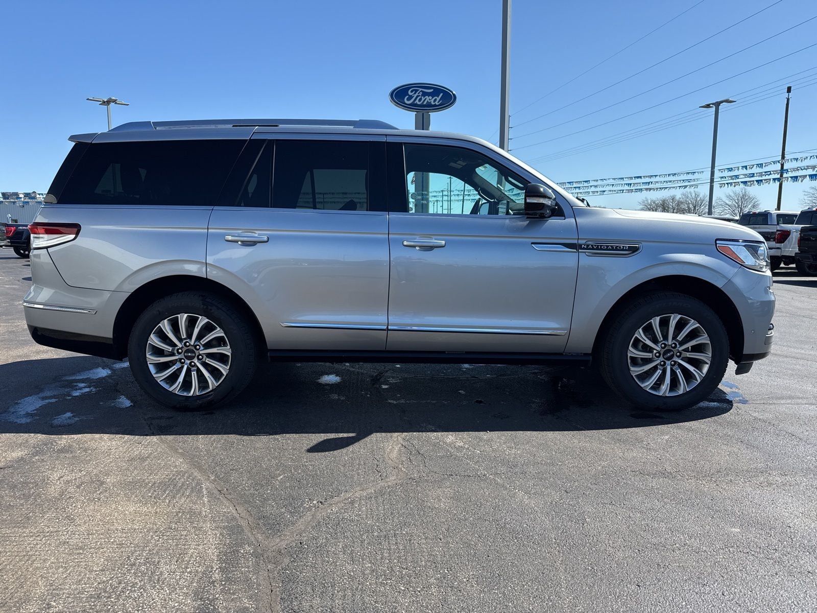 2023 Lincoln Navigator Standard