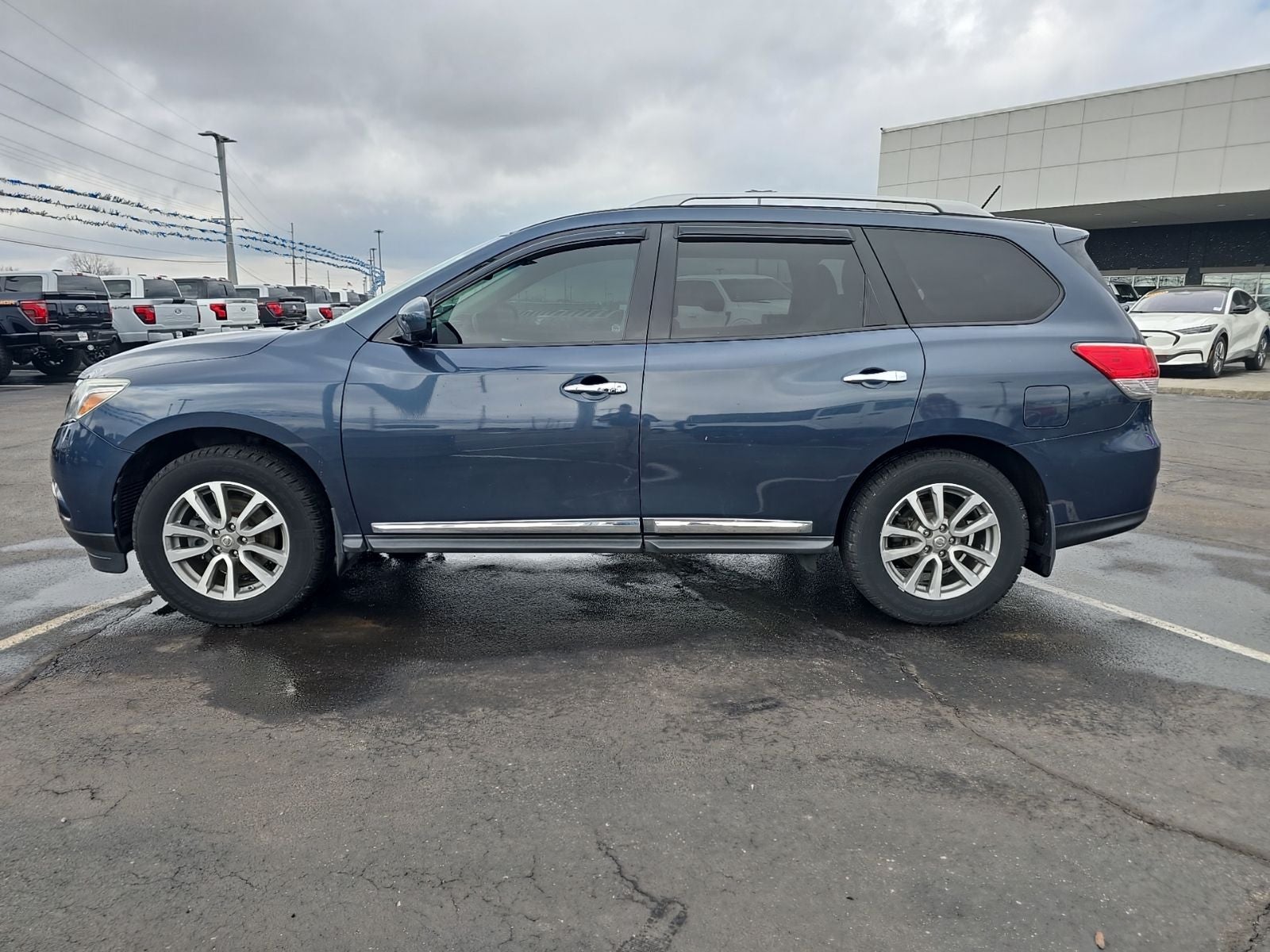 2016 Nissan Pathfinder SL