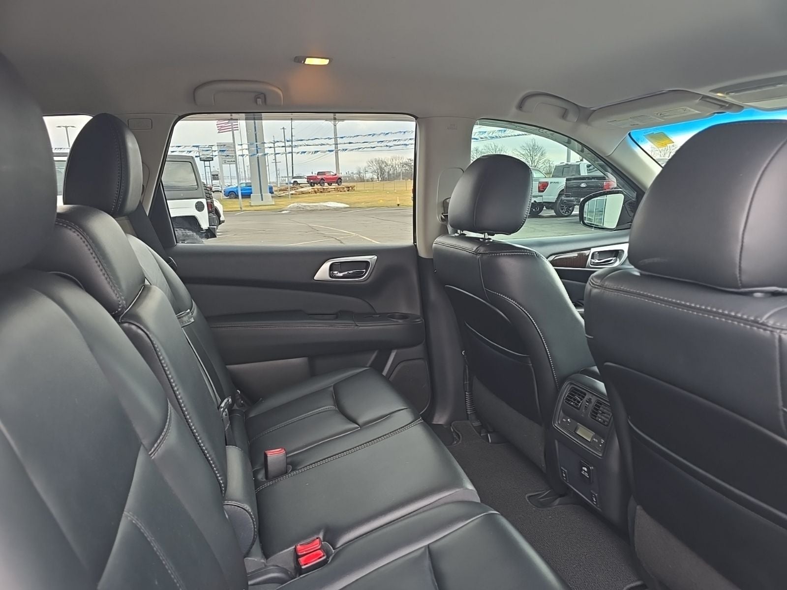 2016 Nissan Pathfinder SL