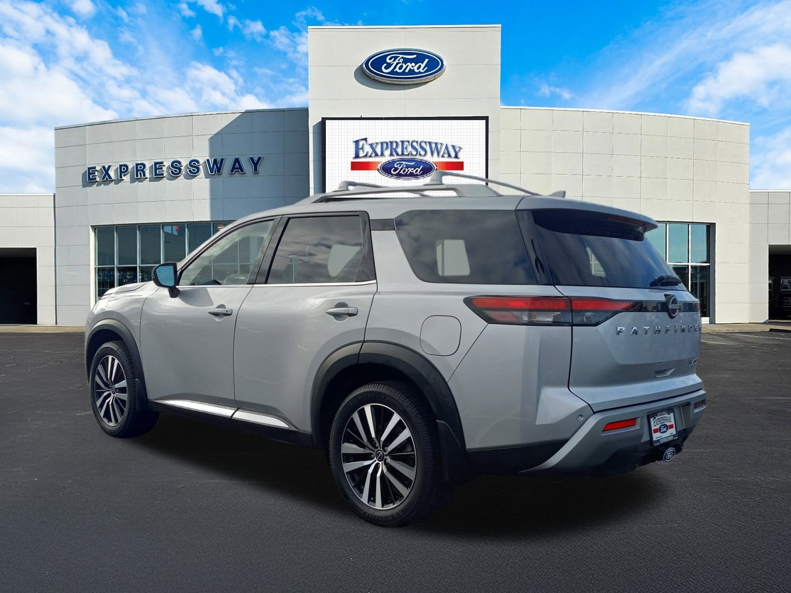 2023 Nissan Pathfinder Platinum