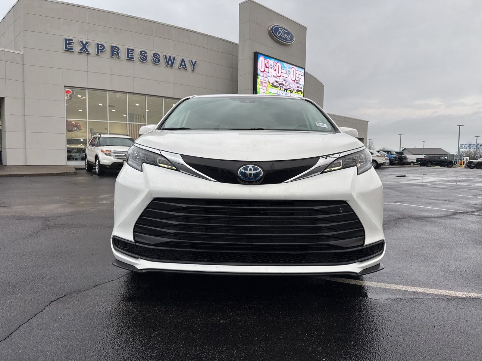 2025 Toyota Sienna LE