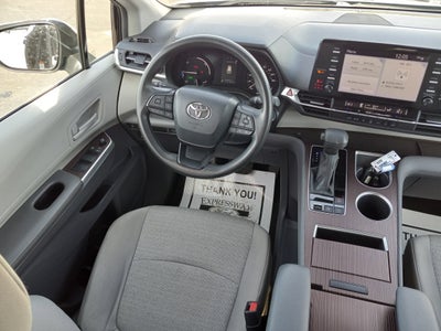 2024 Toyota Sienna LE