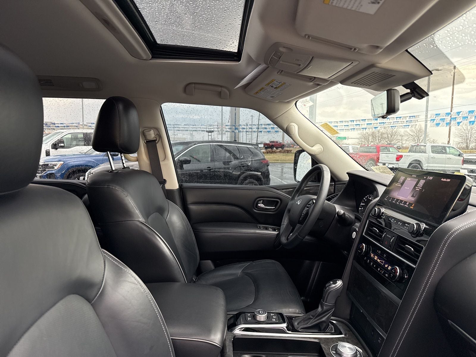 2023 INFINITI QX80 LUXE