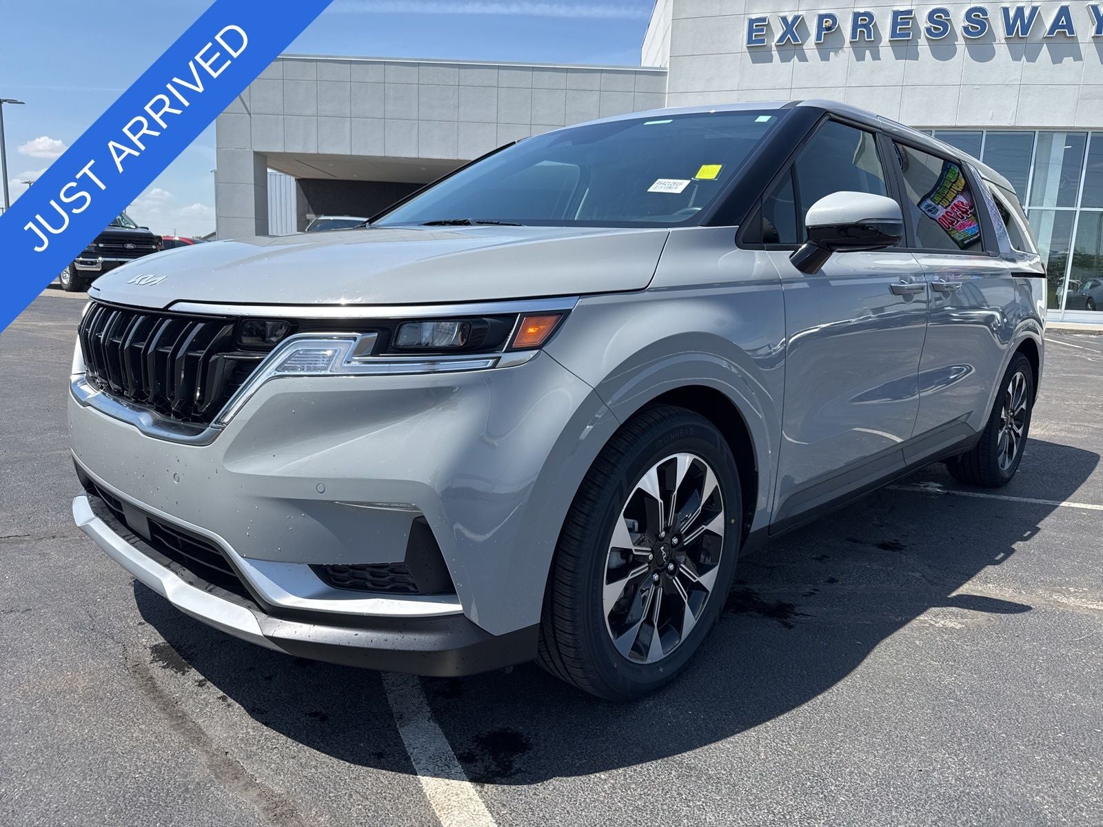 2024 Kia Carnival EX