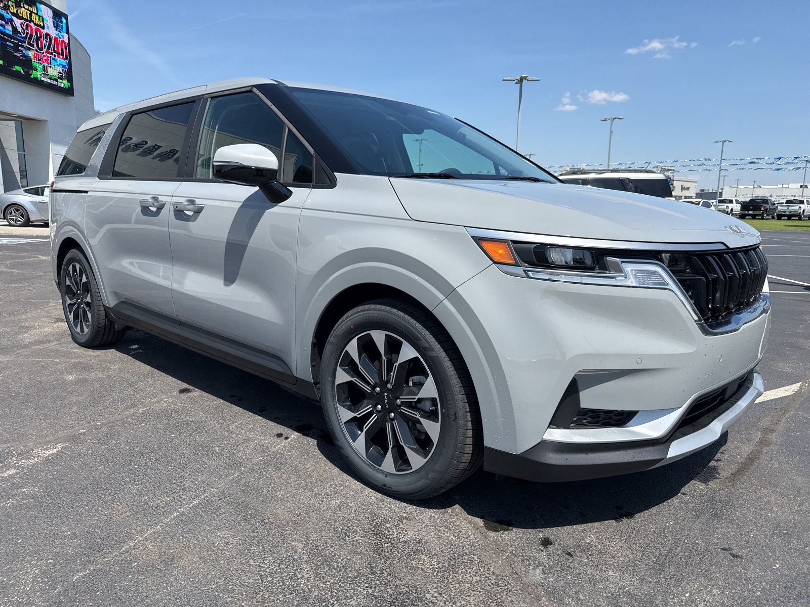 2024 Kia Carnival EX