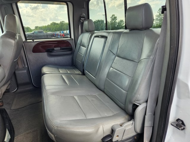 2006 Ford Super Duty F-350 DRW Lariat DRW